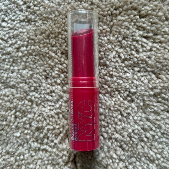 *NEW* NYC Applelicious Lip Balm in “Apple Plum Pie” 3.5g - Picture 2 of 3